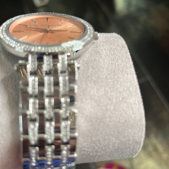 New Michael kors watch - Picture 3 of 5